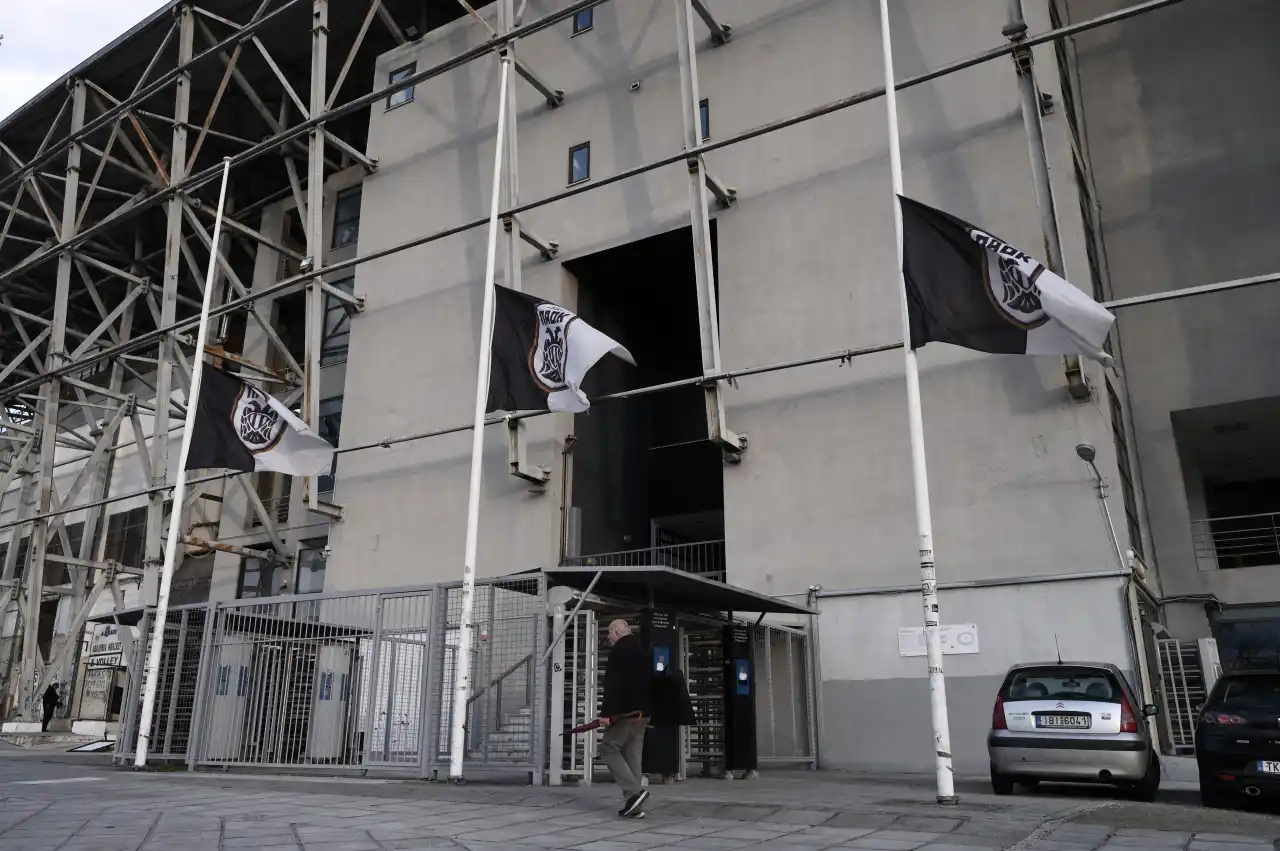 Read more about the article Thảm kịch PAOK: 7 CĐV tử vong, 3 người nhập viện sau tai nạn trên đường sang Europa League