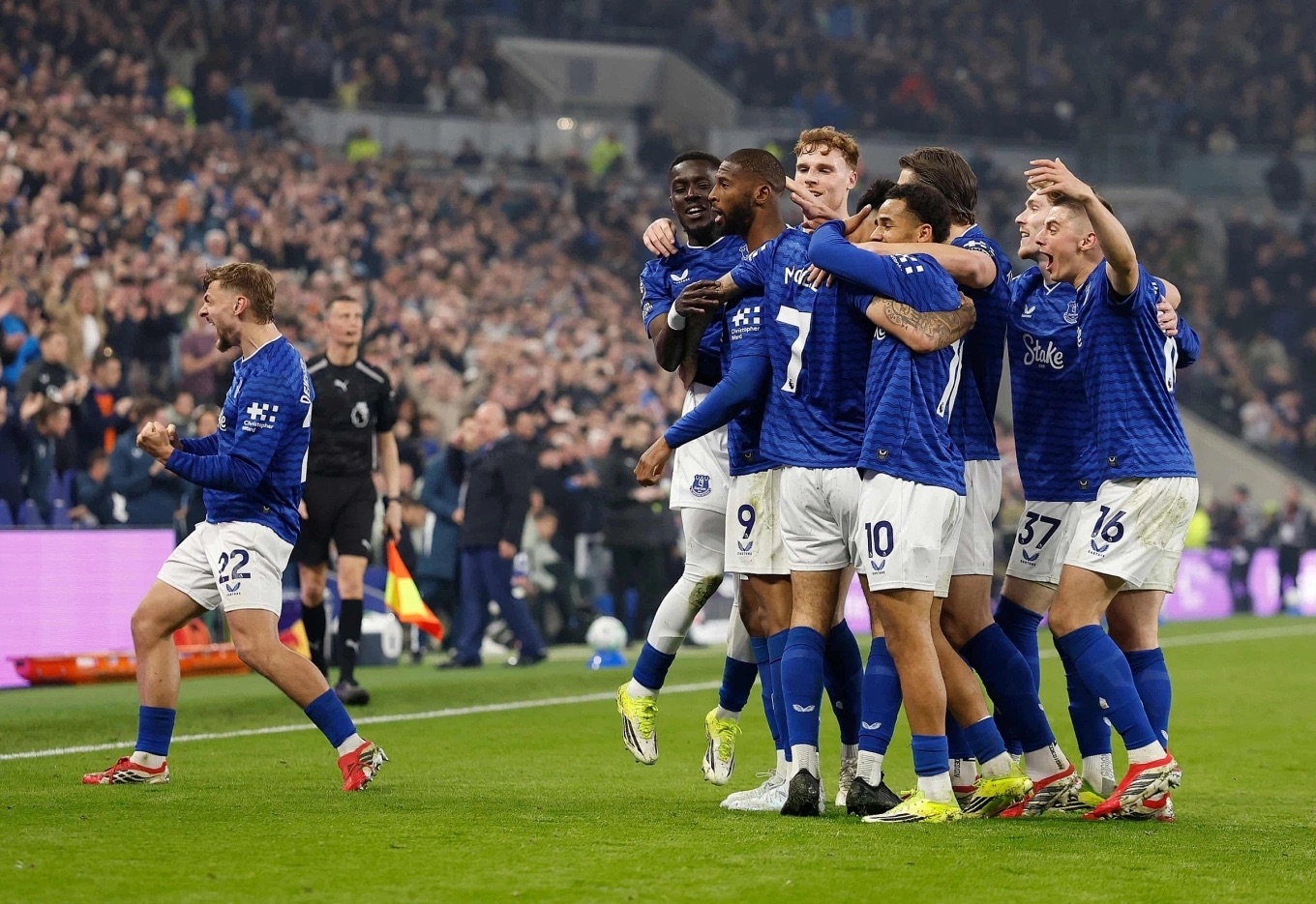 Read more about the article Sai lầm của Rosenior đẩy Chelsea vào khủng hoảng