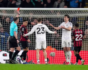 Read more about the article Manchester United nổi giận với PGMOL: Khi VAR trở thành “kẻ thù” của Quỷ đỏ?